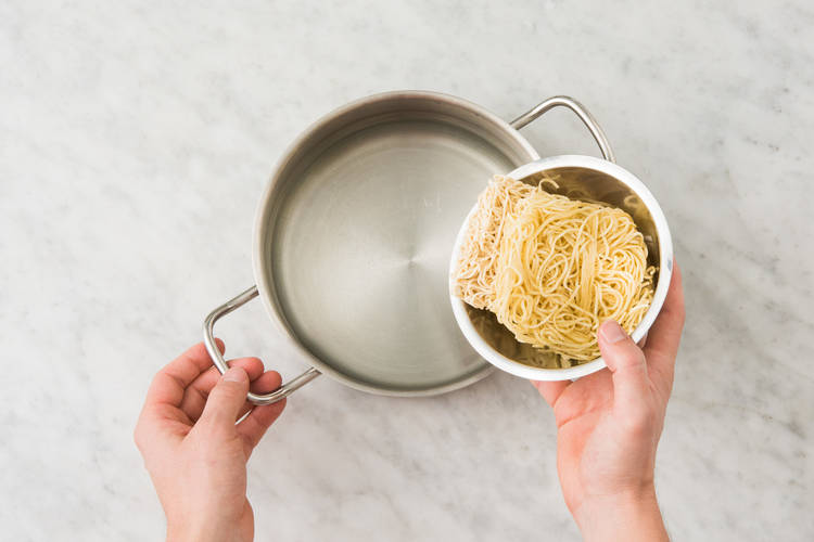 Noedels koken