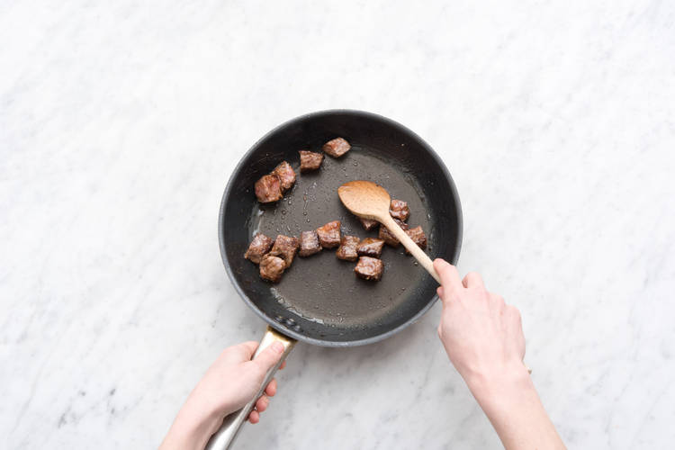 Cuire les émincés de bœuf 