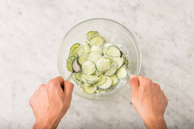 Für den Gurkensalat