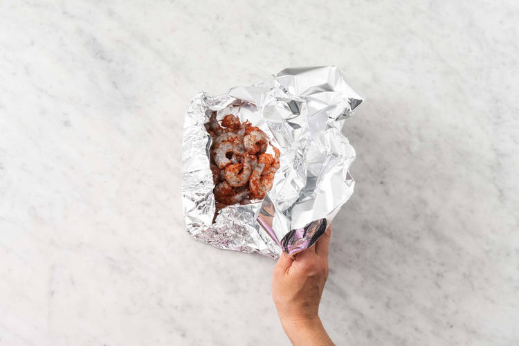 Assembler la papillote de crevettes