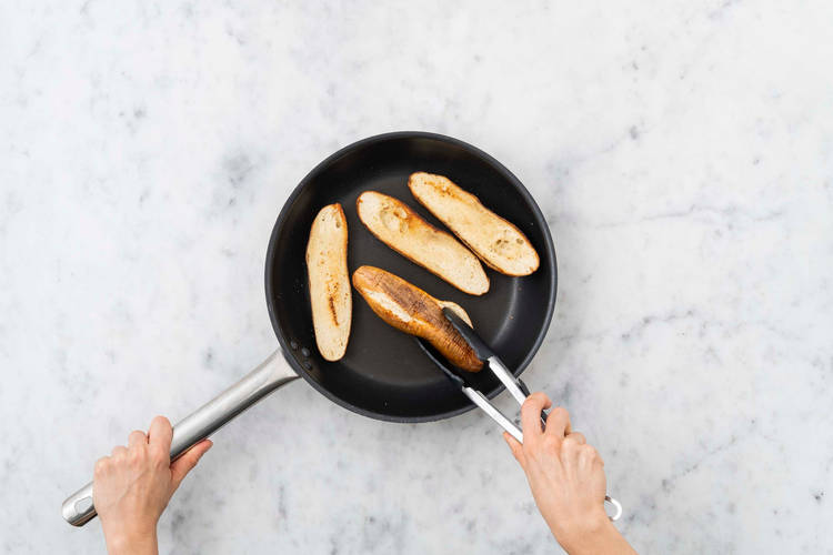 Laugenstangen rösten