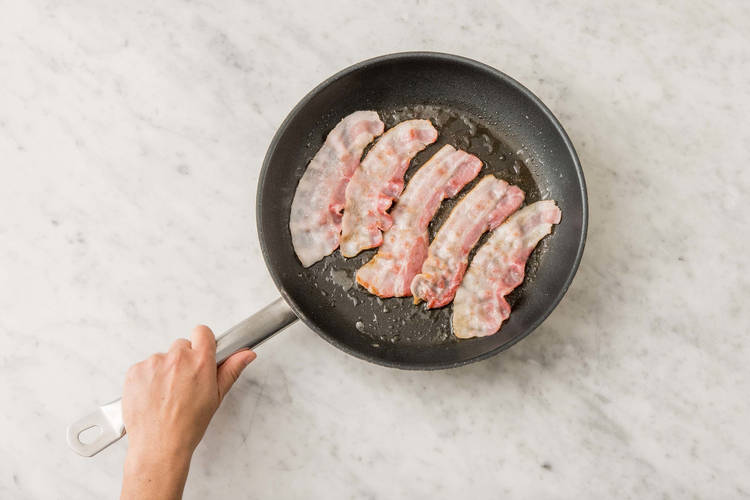 Baconscheiben braten