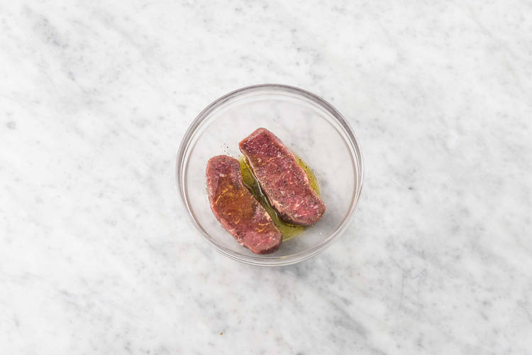 Faire mariner les steaks