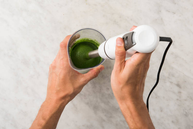Préparer le pesto d’épinards