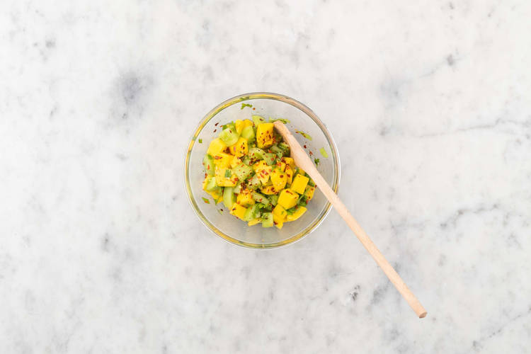 Gör mangosallad