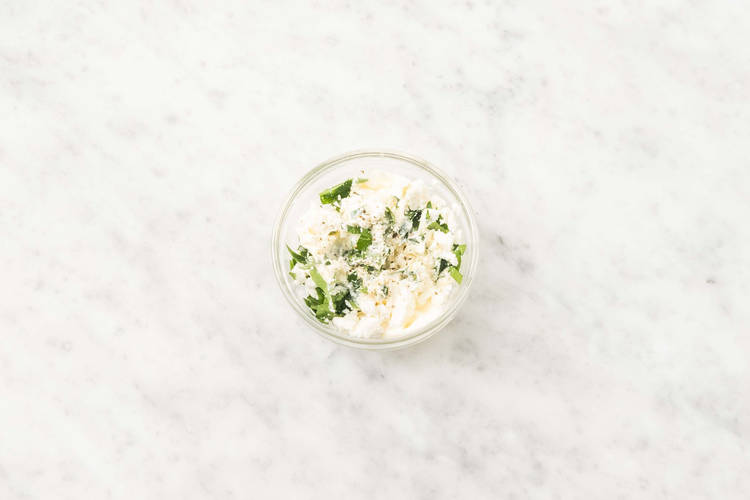 Préparer la mayo au feta