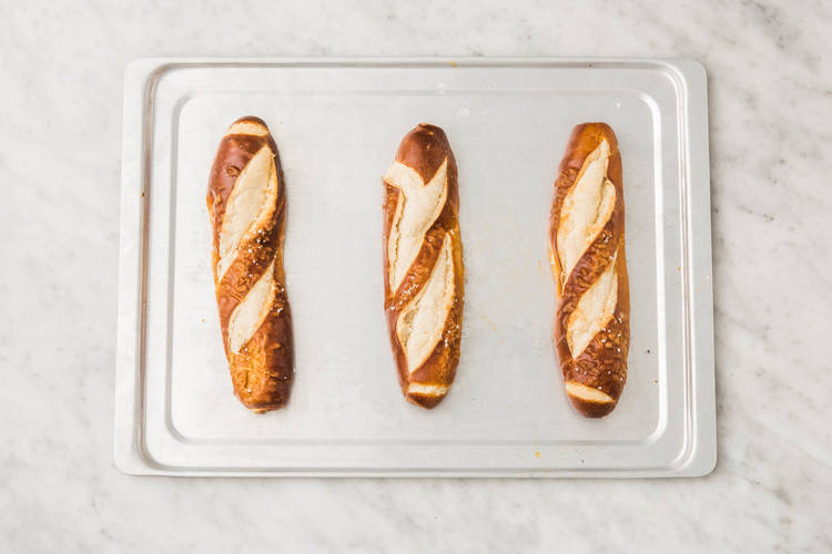 Laugenstangen backen