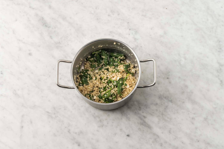 Tillsätt pärlcouscous & spenat