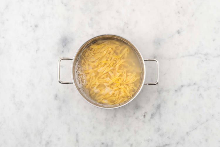 Fettuccine kochen