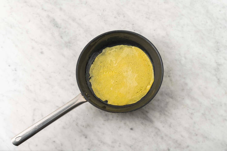 Für die Frühlingszwiebel-Pfannkuchen