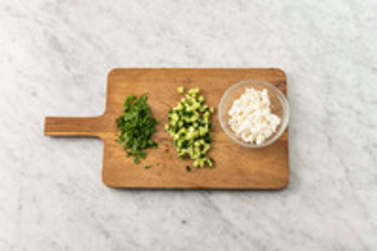 Preparare formaggio e peperoni