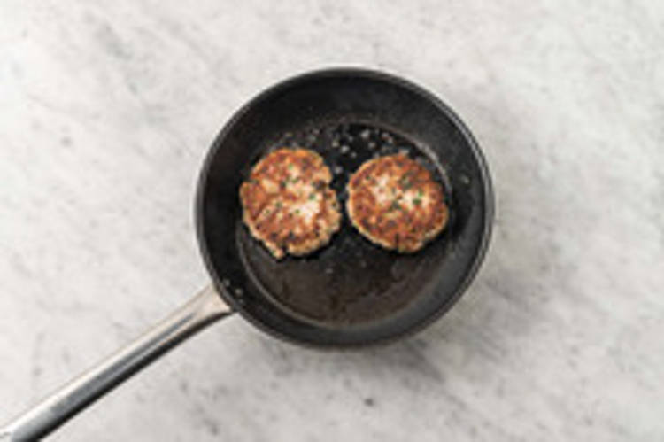 Cuocere i burger di tacchino