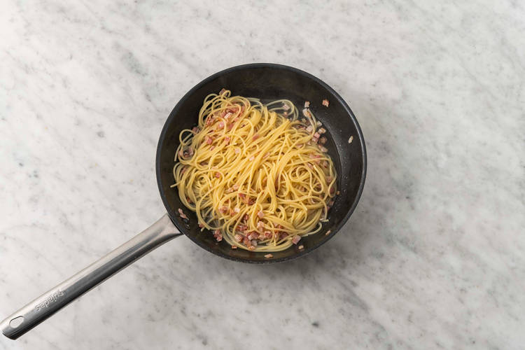 Cuocere e mantecare la pasta