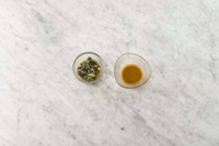 Fare la vinaigrette per l'insalata