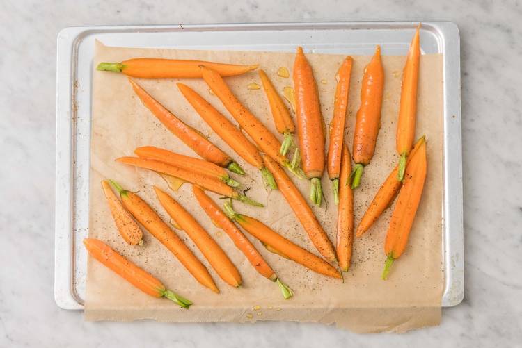 Enfourner les carottes