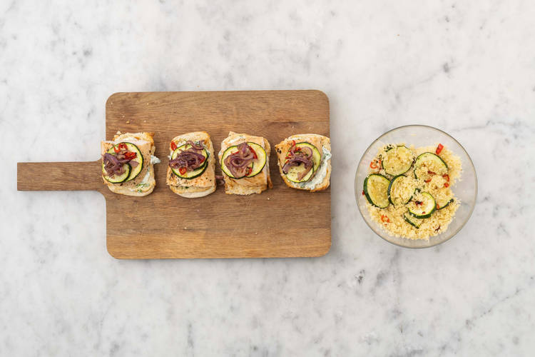 Garnir les mini-pains burger
