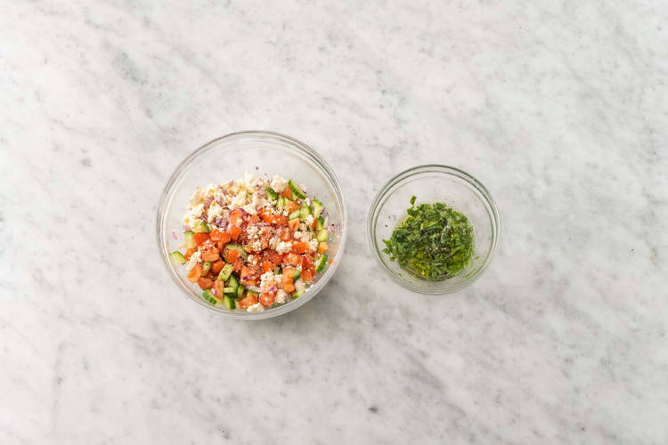 Lav græsk salat