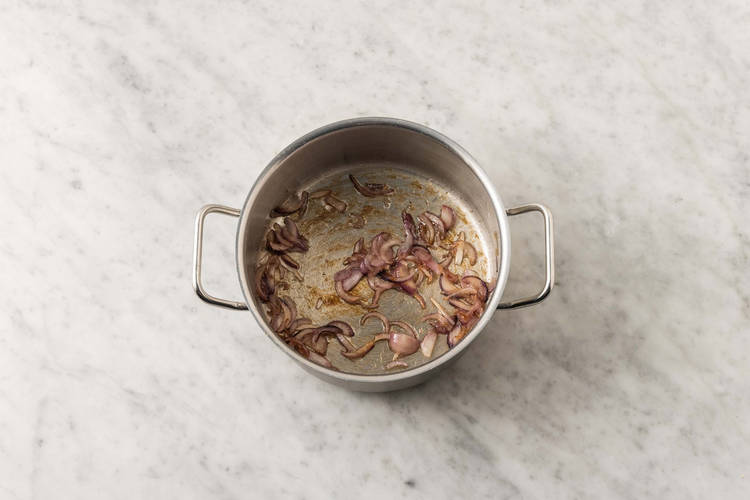 Faire caraméliser les oignons