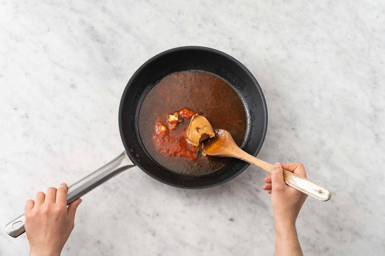 Préparer la sauce aux arachides