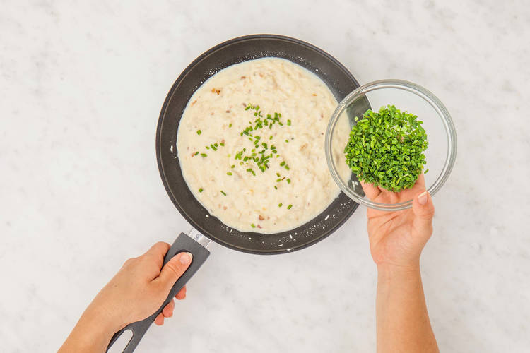 Préparer la sauce à la ciboulette