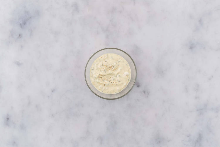 Préparer la sauce aux câpres et à l’aneth