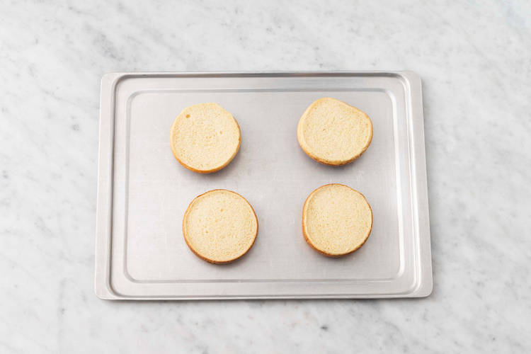 Faire griller les pains et préparer l’aïoli