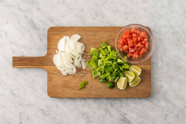 Preparare le verdure e cuocere il riso