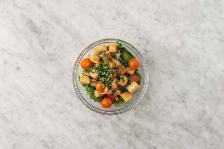 Préparer la panzanella
