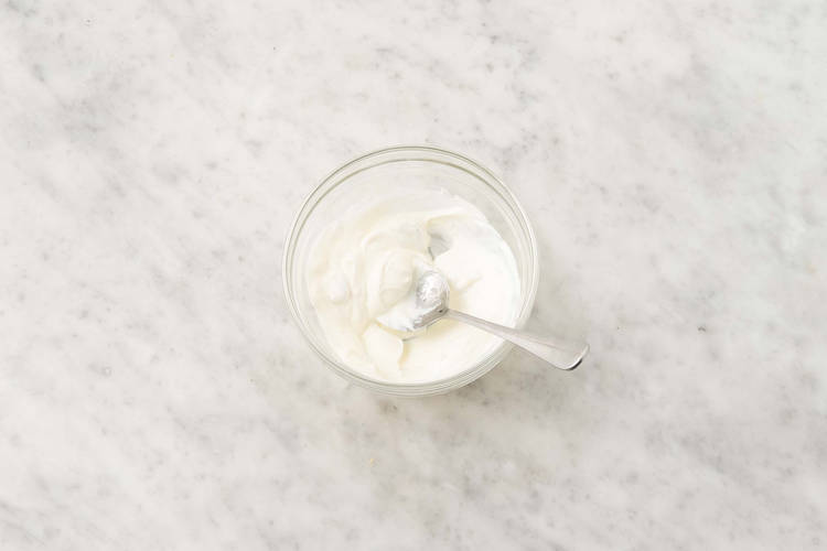 Lav hvidløgsyoghurt