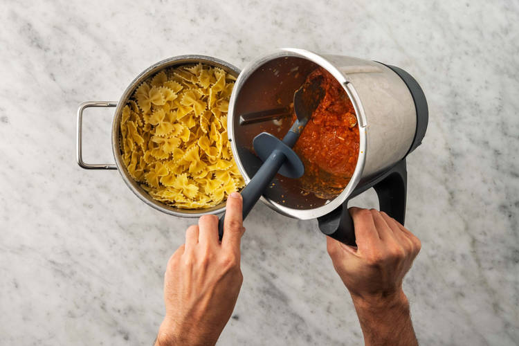 Sauce & Pasta fertigstellen