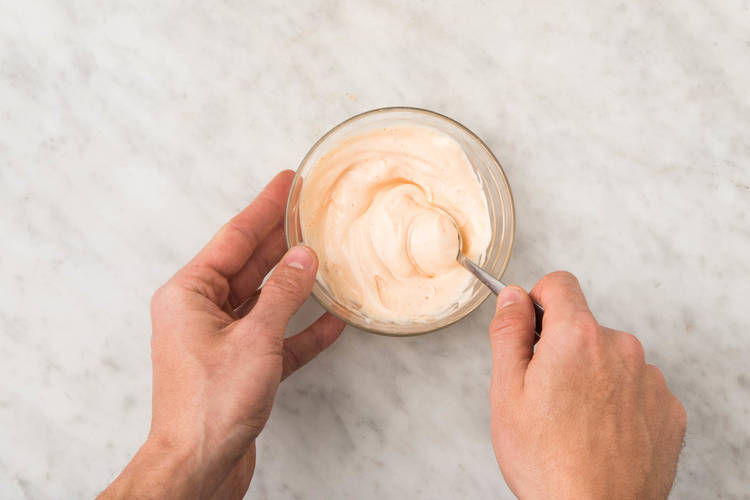 Préparer et faire la mayo à la sriracha