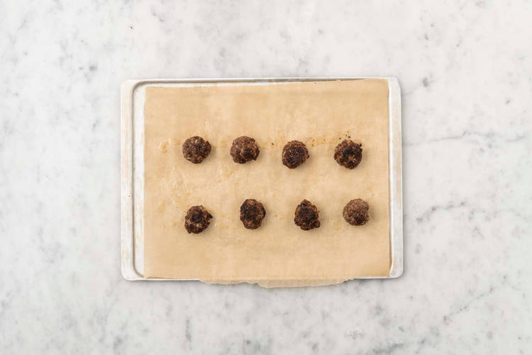 Former et faire cuire les boulettes