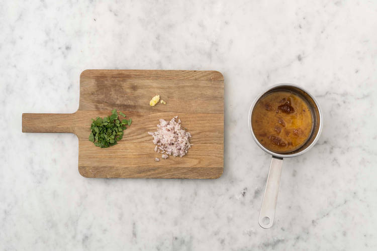 Préparer la sauce aux figues et à la menthe