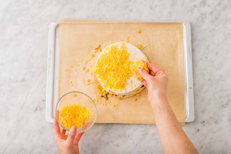 Assembler la pile de tortillas