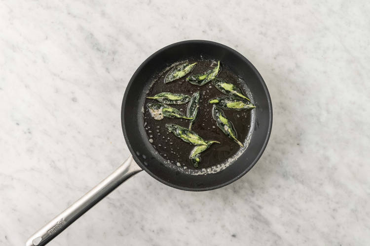 Friggere la salvia