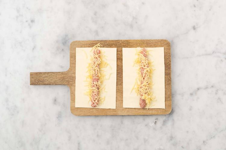 Préparer le pain saucisse