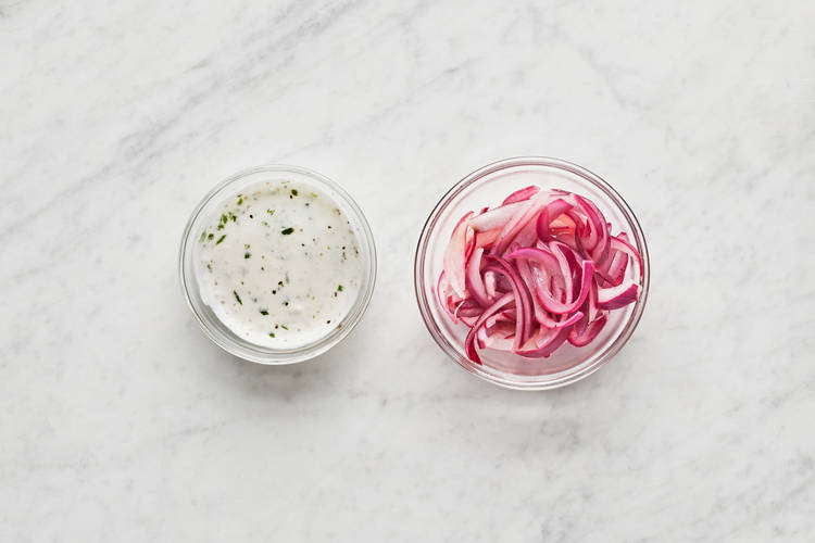 Pickle Onion & Make Crema