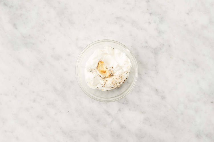 Lag hvitløksyoghurt