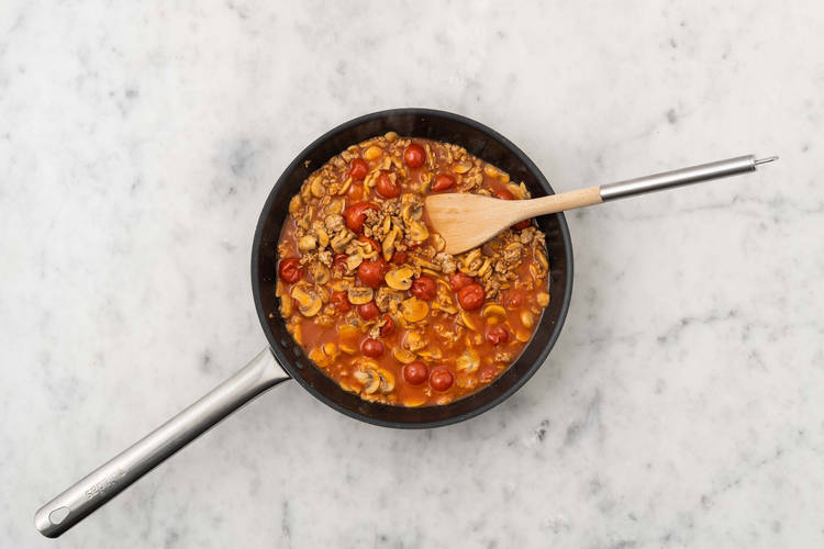 Unire la passata di pomodoro