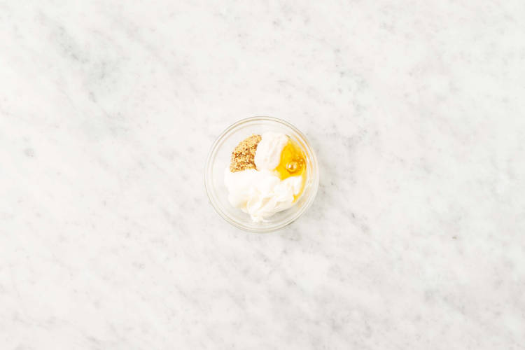 Préparer l’aïoli au raifort et la vinaigrette