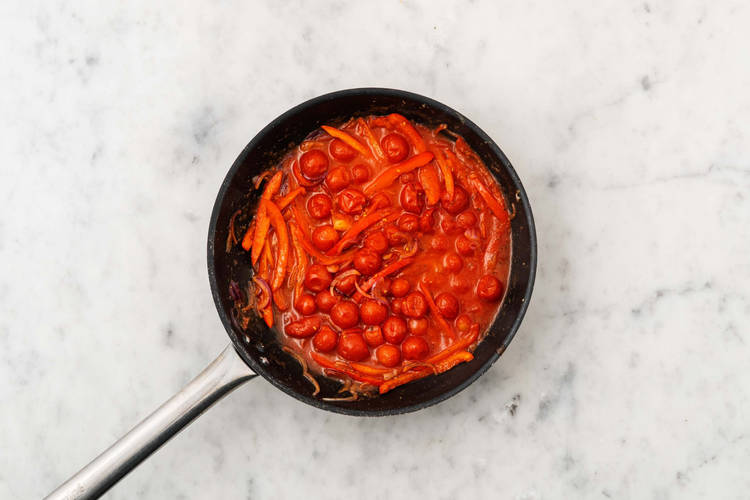 Ajouter les tomates cerises