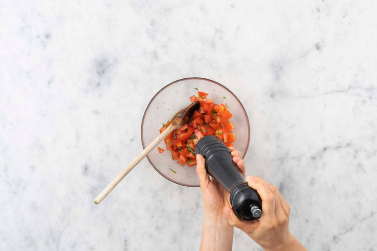 Préparer la salade de tomates