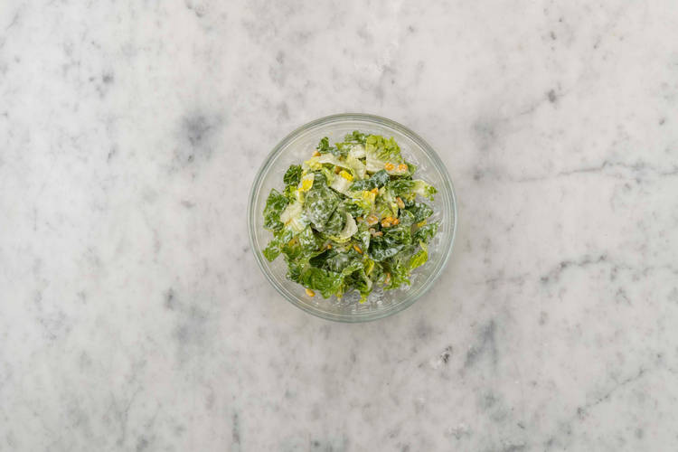 Salat marinieren