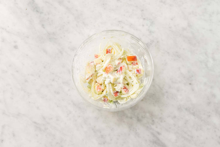 Preparare l'insalata e la vinaigrette allo yogurt