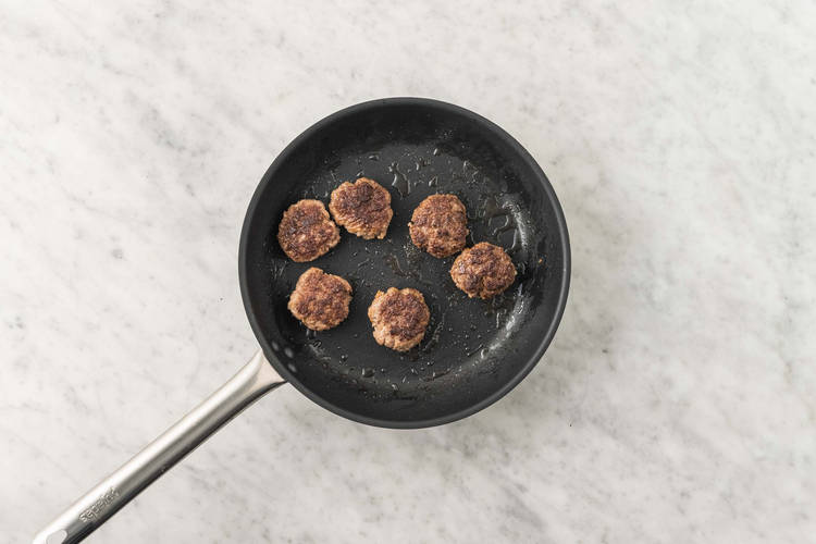 Faire cuire les keftas d’agneau