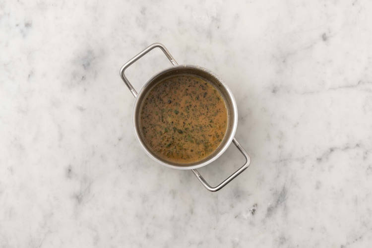 Préparer la sauce à la sauge