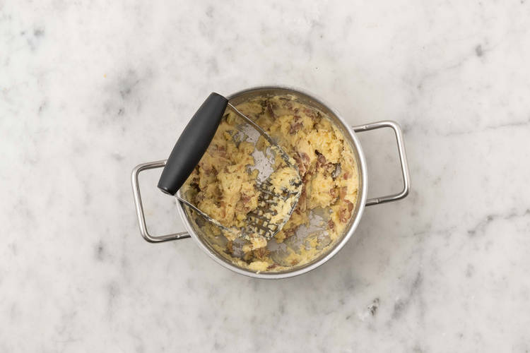 Écraser les pommes de terre