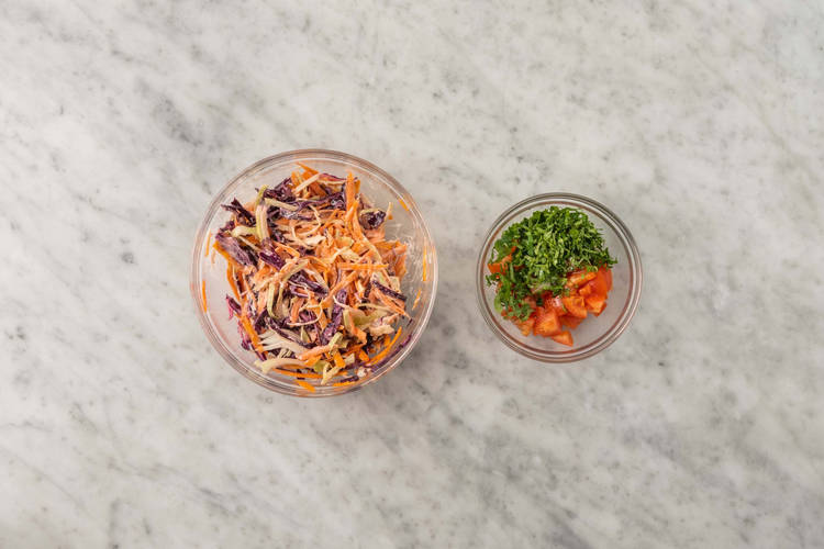 Préparer la salade et la salsa