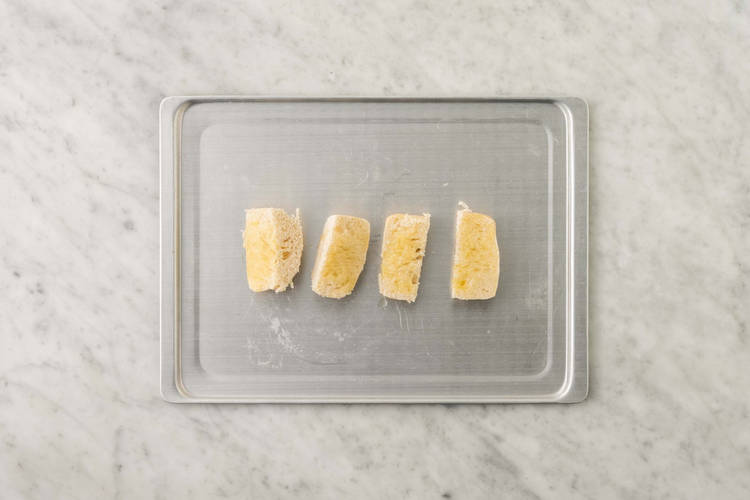 Préparer le pain à l’ail