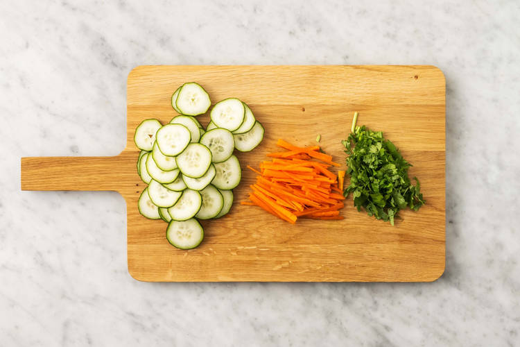 Preparare la spicy mayo e le verdure